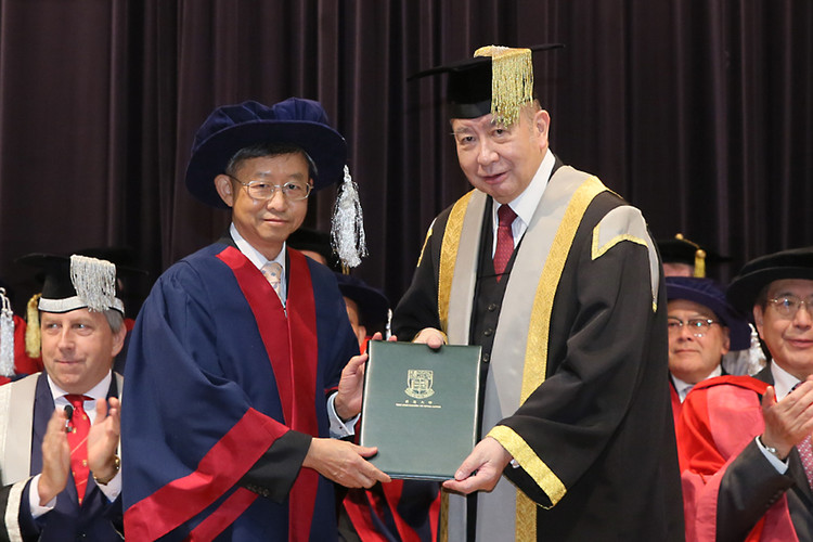 (From left) Mr WONG Kai Man and Pro-Chancellor Dr the Honourable Sir David Li Kwok-po