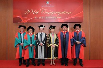 (From left) Professor Andrew Michael SPENCE, Dr David SIN Wai Kin, President & Vice-Chancellor Professor Xiang ZHANG, The Chancellor The Honourable Mrs Carrie LAM CHENG Yuet Ngor, the Honourable Chief Justice Geoffrey MA Tao Li, the Honourable Mr Justice Roberto Alexandre Vieira RIBEIRO