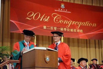Professor Andrew Michael SPENCE signs the Register of the Honorary Degree Graduates