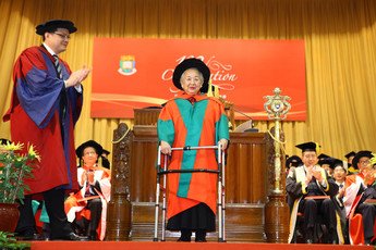 頒授名譽社會科學博士學位予楊雪姬博士