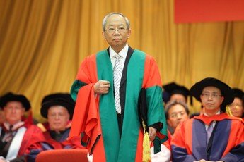 頒授名譽社會科學博士學位予陳祖澤博士