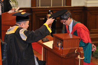 Conferment of the degree of Doctor of Social Sciences <i>honoris causa</i> upon Dr Rocco YIM Sen Kee
