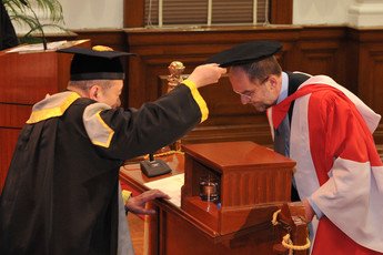 Conferment of the degree of Doctor of Science <i>honoris causa</i> upon Professor Sir Alec John JEFFREYS 