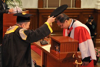 Conferment of the degree of Doctor of Science <i>honoris causa</i> upon Professor MAI Yiu Wing 