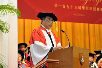 Professor Lap-Chee TSUI delivers his acceptance speech at the ceremony