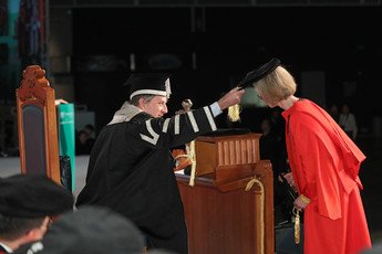 Conferment of the degree of Doctor of Science <i>honoris causa</i> upon Professor Jennifer DOUDNA