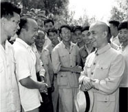 Li Fuchun meets several cadres in the suburbs of Tianjin, autumn of 1958.