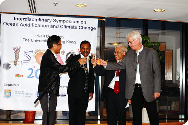 From right: Professor David Dudgeon, Associate Dean of Faculty of Science, Professor Paul Tam, Pro-Vice-Chancellor, Dr V Thiyagarajan and Professor Rudolf Wu, Director of School of Biological Sciences, made the opening toast at the 1st ISOACC.