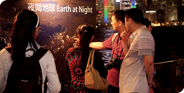 The Department did a Science Roadshow on the harbourfront in Tsim Sha Tsui on the day Earth Hour was held