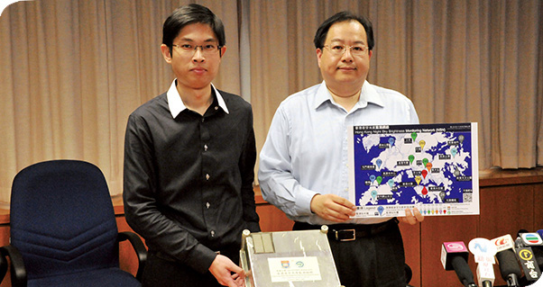 Mr So Chu-wing (left), Project Manager of Hong Kong Night Sky Brightness Monitoring Network and also a PhD student in the Physics Department, and Dr Jason Pun (right).