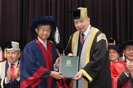 (From left) Mr WONG Kai Man and Pro-Chancellor Dr the Honourable Sir David Li Kwok-po