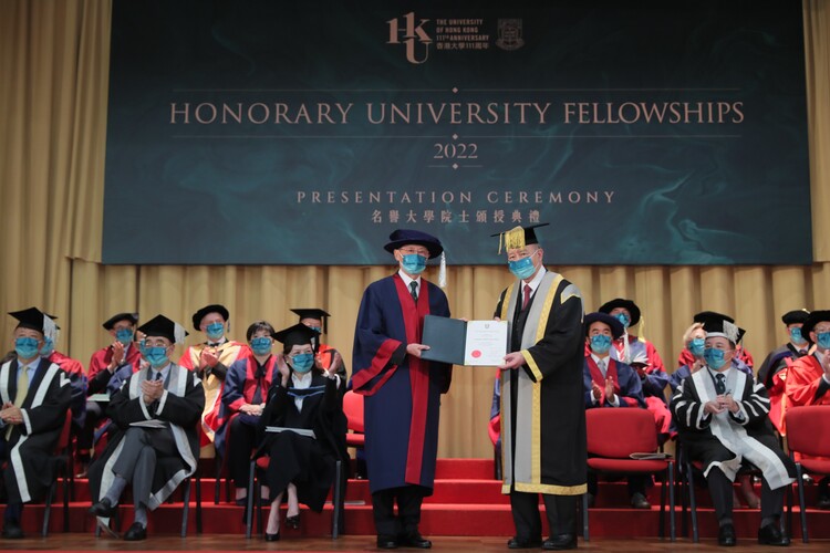 Pro-Chancellor Dr the Honourable Sir David Li Kwok-po (right) presents the Honorary University Fellowship to Professor Cheng Kai-ming (left). 