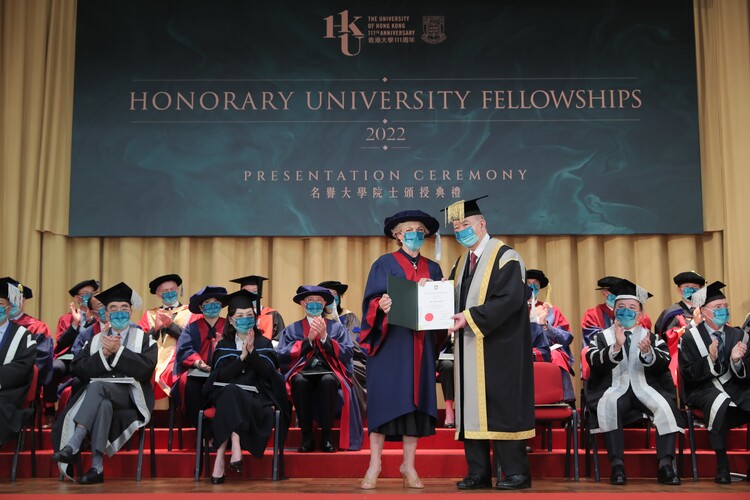 Pro-Chancellor Dr the Honourable Sir David Li Kwok-po (right) presents the Honorary University Fellowship to Mrs Jill Gallie (left). 