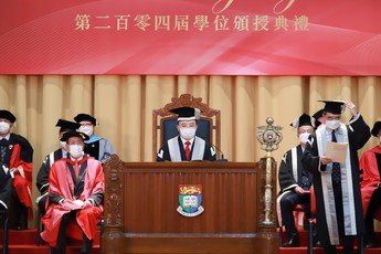 The first session of the Congregation is presided by the President and Vice-Chancellor, Professor Xiang ZHANG. 