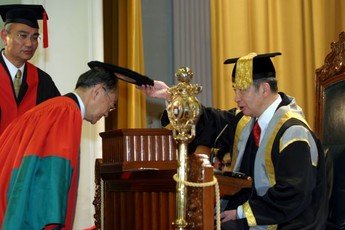 頒授名譽社會科學博士學位予陳達文先生