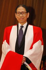 頒授名譽科學博士學位予梁智鴻醫生