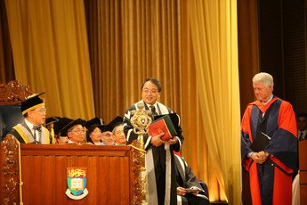 Conferment of the degree of Doctor of Laws <i>honoris causa</i> upon The Honorable William Jefferson CLINTON 