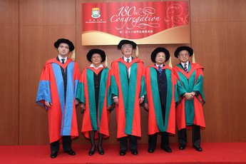 （左起）祈辛博士、范徐麗泰博士、何鴻毅博士、莫慶堯醫生、林山木博士