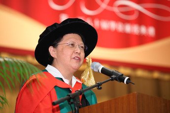 Dr Rita FAN HSU Lai Tai delivers her acceptance speech at the ceremony