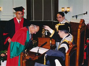 頒授名譽社會科學博士學位予蔡永燦先生