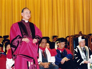 頒授名譽神學博士學位予鄺廣傑大主教