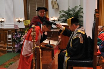 頒授名譽科學博士學位予梁智仁教授