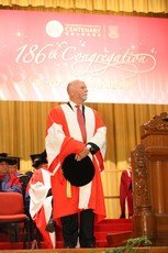 Conferment of the degree of Doctor of Science <i>honoris causa</i> upon Dr John Craig VENTER 