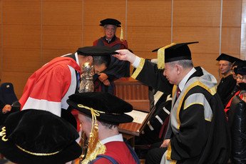 Conferment of the degree of Doctor of Science <i>honoris causa</i> upon Professor Shinya YAMANAKA