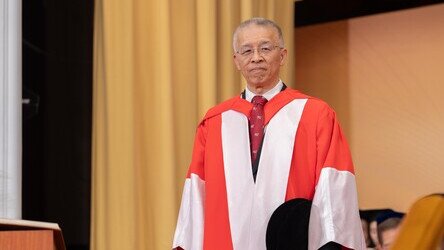 頒授名譽博士學位予陳剛教授