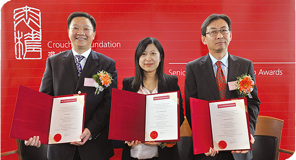 From left: Dr Lu Liwei, Department of Pathology, Dr Alice S.T. Wong, School of Biological Sciences and Professor Ed X. Wu, Department of Electrical and Electronic Engineering