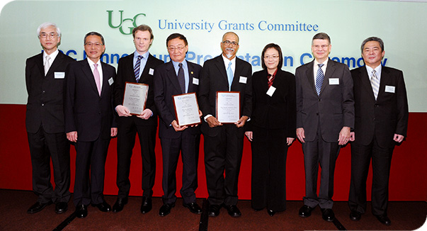 Mr Edward Cheng, Chairman of the University Grants Committee (second from the left), and Members of the Selection Panel of the 2012 UGC Teaching Award with the three recipients – Dr David M Pomfret (third from the left), Professor Liu Zhiqiang (fourth from the left) and Professor Shekhar Madhukar Kumta (fourth from the right)