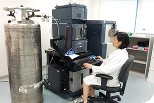 Application of advanced technologies facilitates the study of traditional Chinese medicine at HKU. The Department of Chemistry uses high performance liquid chromatography–tandem mass spectrometry (quadrupole time-of-flight) for chemical analysis of Chinese medicines and drug discovery.