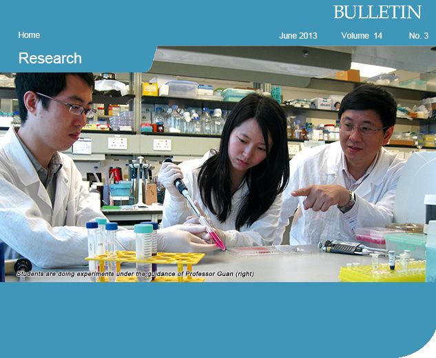Students are doing experiments under the guidance of Professor Guan (right)